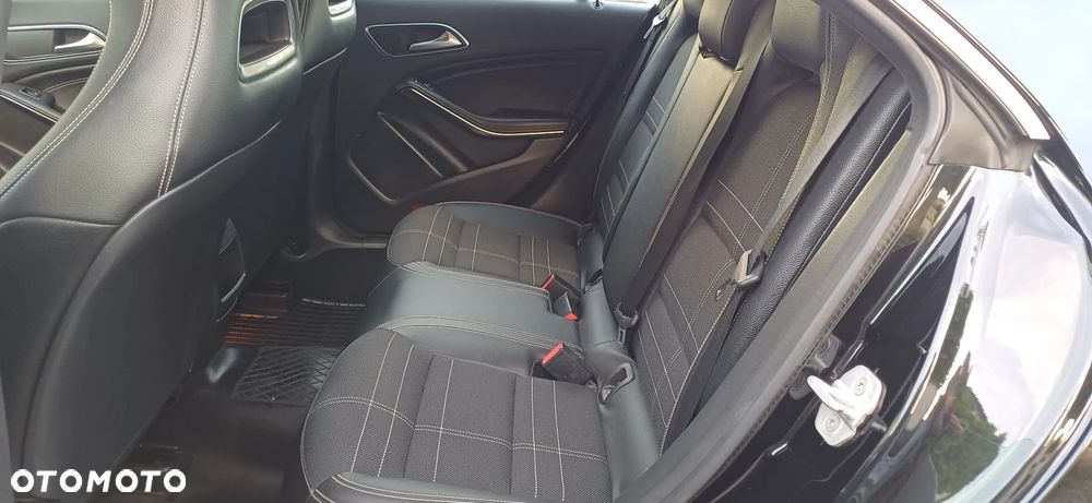 Mercedes-Benz CLA 180 UrbanStyle Edition - 9