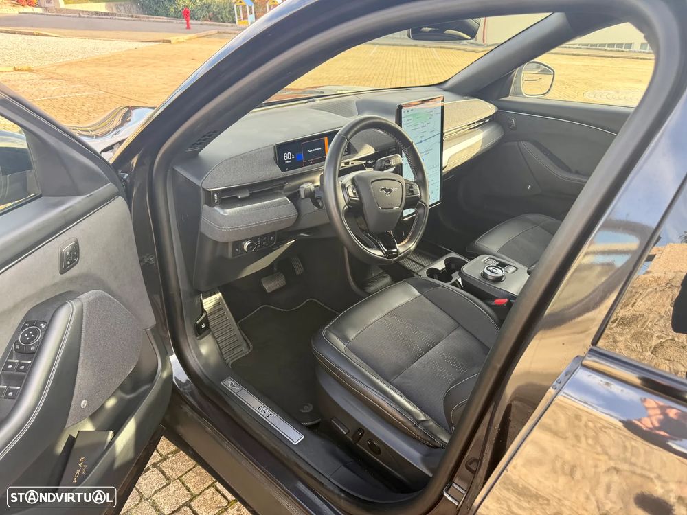 Ford Mustang Mach-E AWD GT - 14