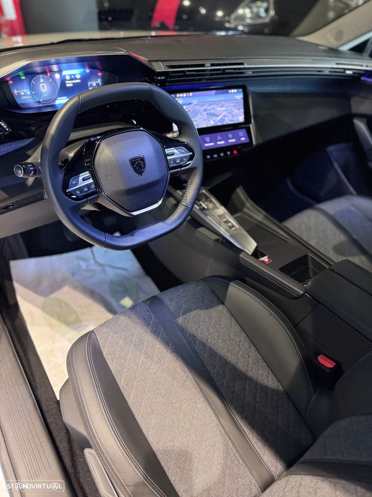 Peugeot 408 1.2 PureTech Allure Pack EAT8 - 23