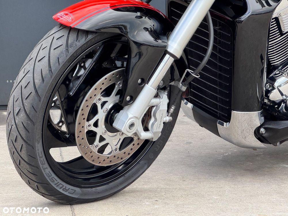 Suzuki Intruder - 28