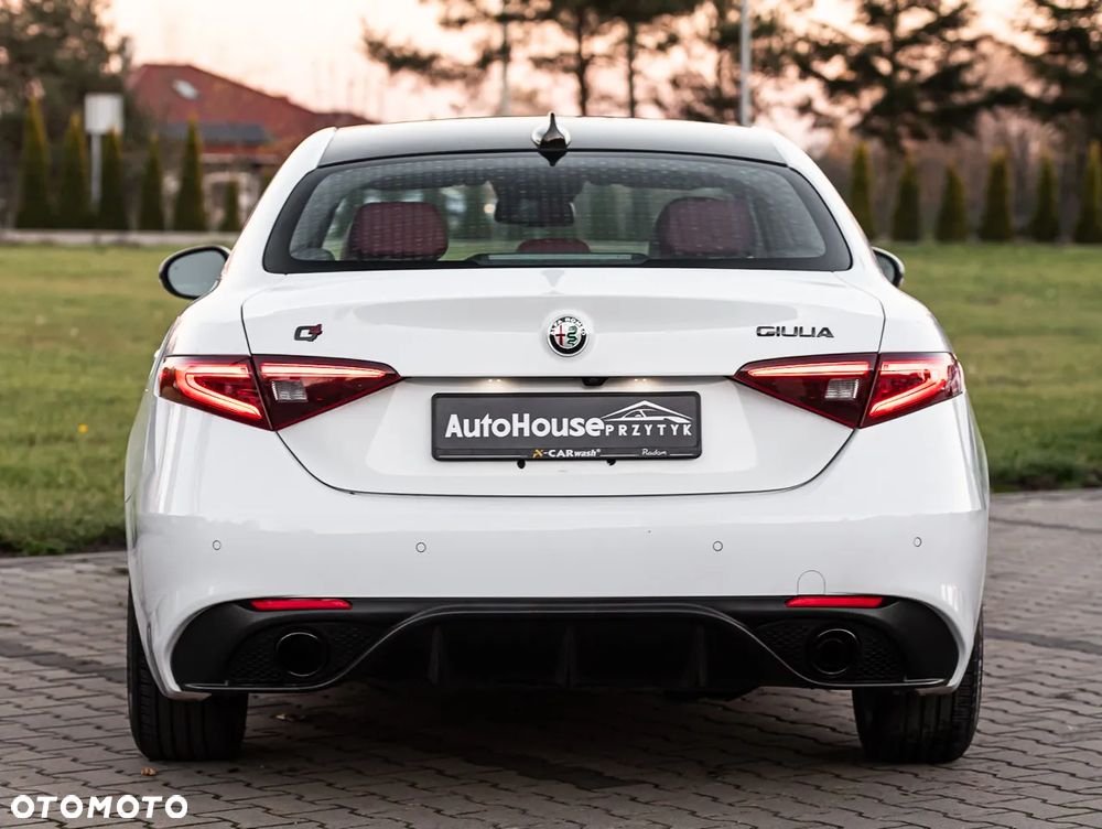 Alfa Romeo Giulia 2.0 Turbo 16V AT8-Q4 Veloce - 9