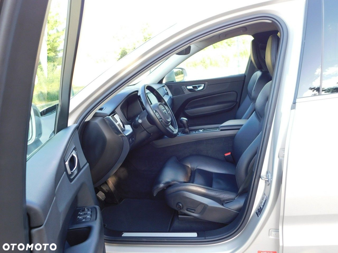 Volvo XC 60 D4 AWD Momentum Pro - 19