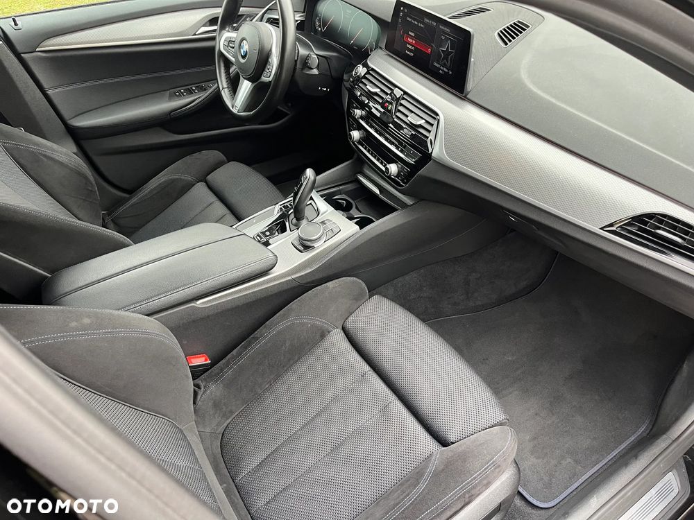 BMW Seria 5 520d M Sport - 13