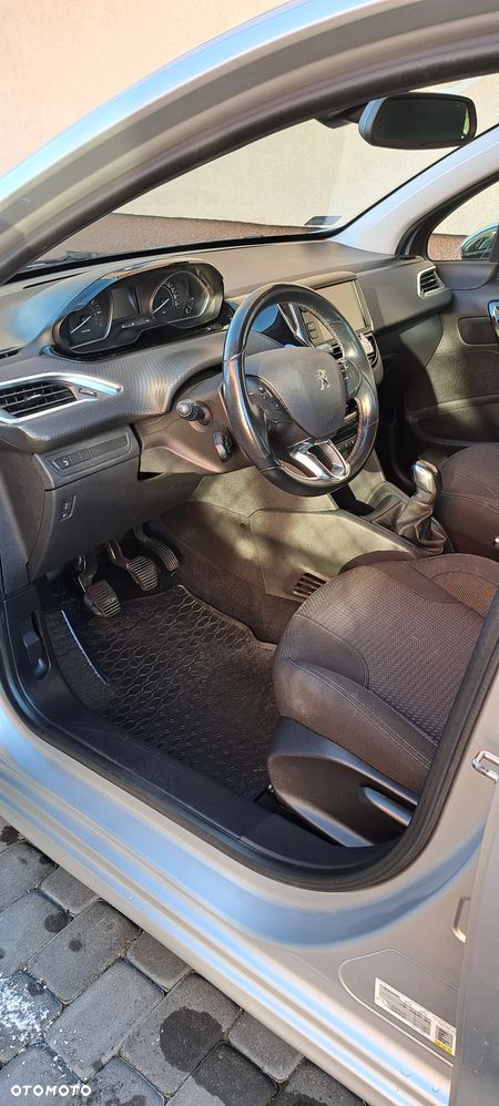 Peugeot 208 1.2 PureTech GPF Allure S&S - 13