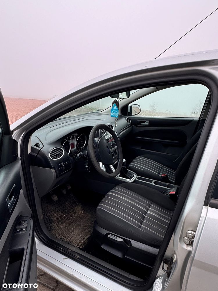 Ford Focus 1.6 TDCi Ambiente - 8