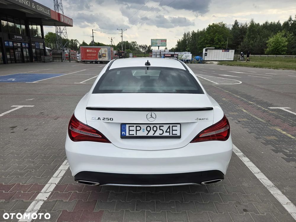 Mercedes-Benz CLA 250 4Matic 7G-DCT - 5