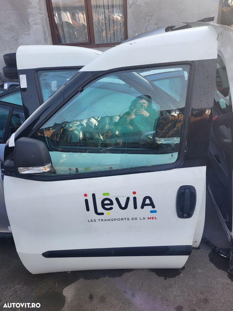 Vindem usa stanga fata  complecta fara oglinda pentru Fiat Doblo 2014 - 1