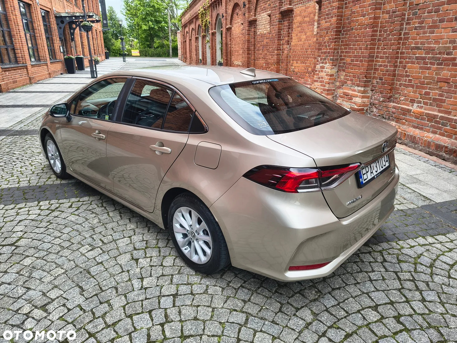 Toyota Corolla 1.8 Hybrid Comfort - 13
