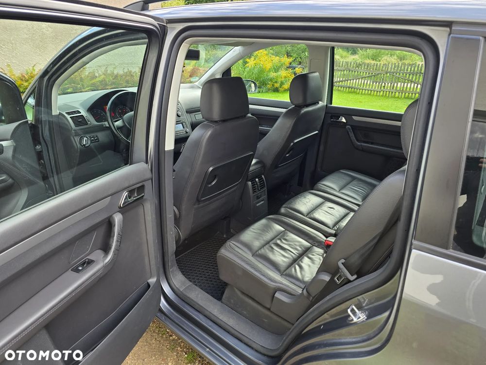 Volkswagen Touran - 10