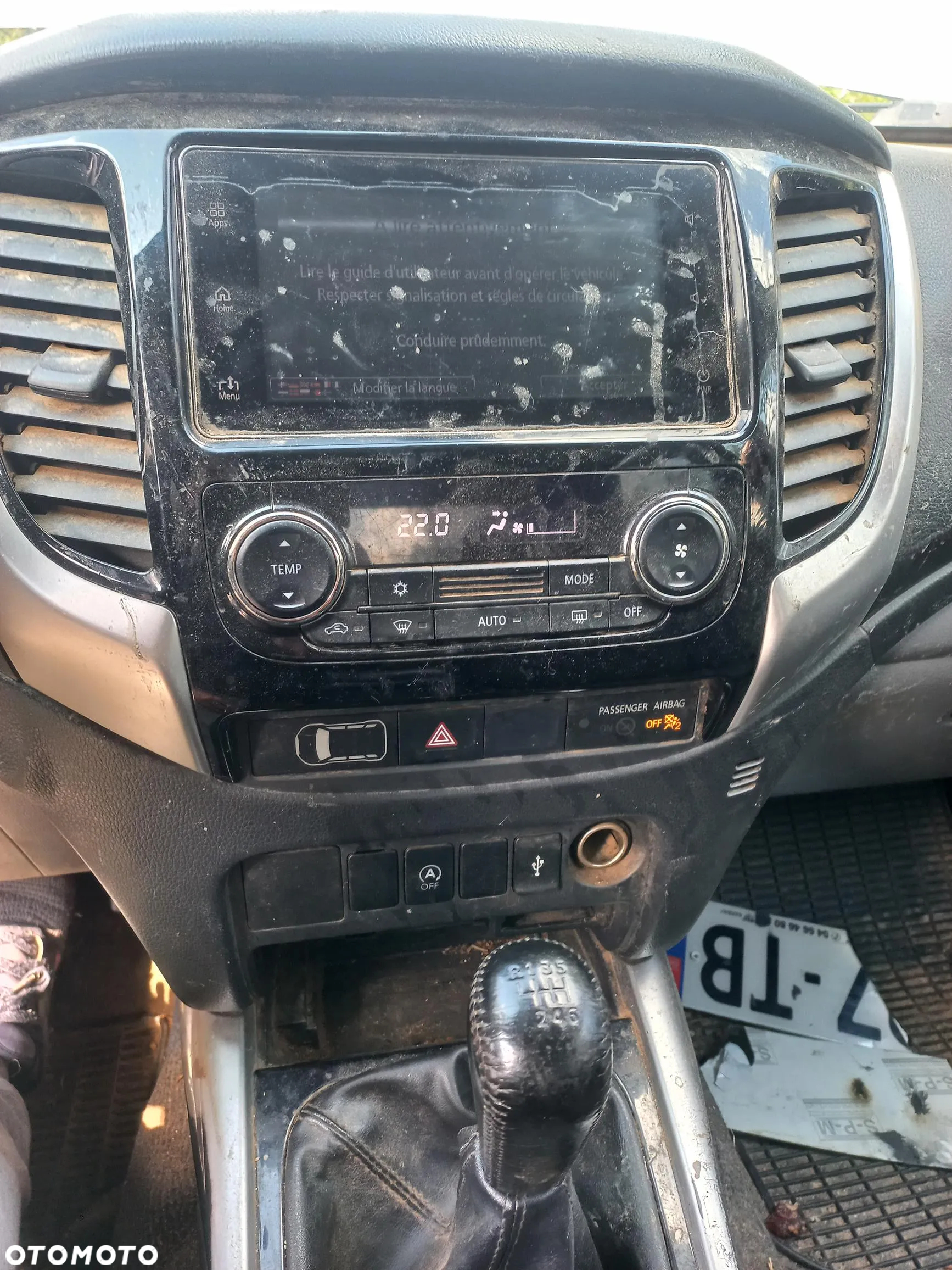 Mitsubishi L200 2.4 d DC Intense + - 11