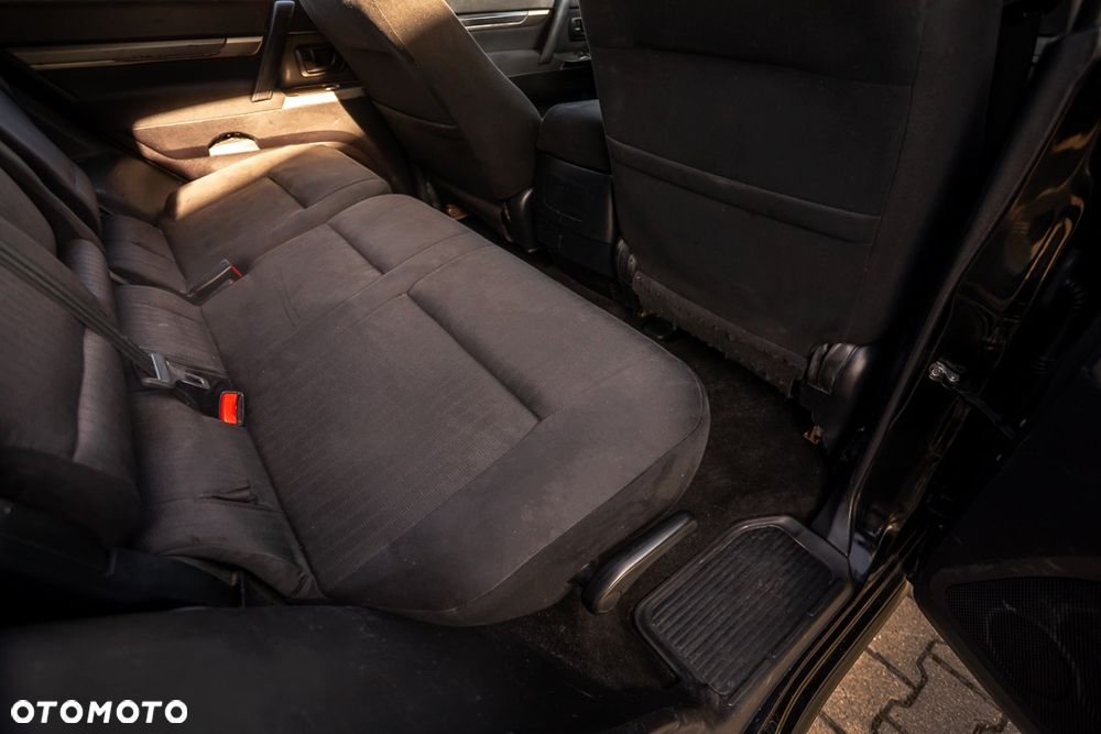 Mitsubishi Pajero 3.2 DI-D Invite - 32