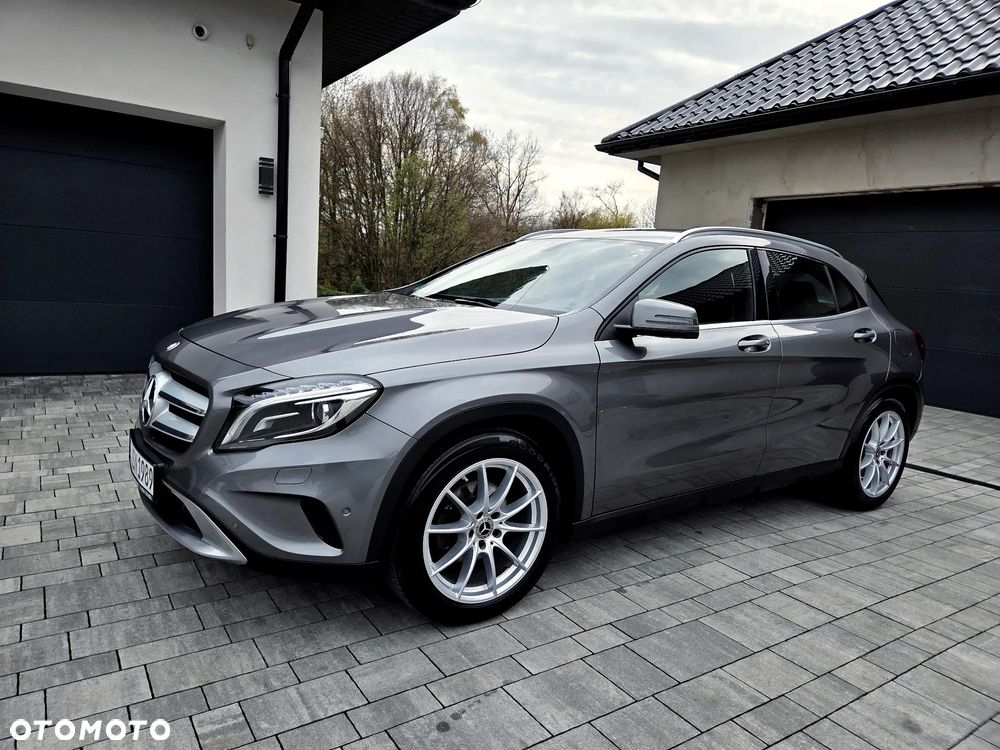 Mercedes-Benz GLA 200 - 4