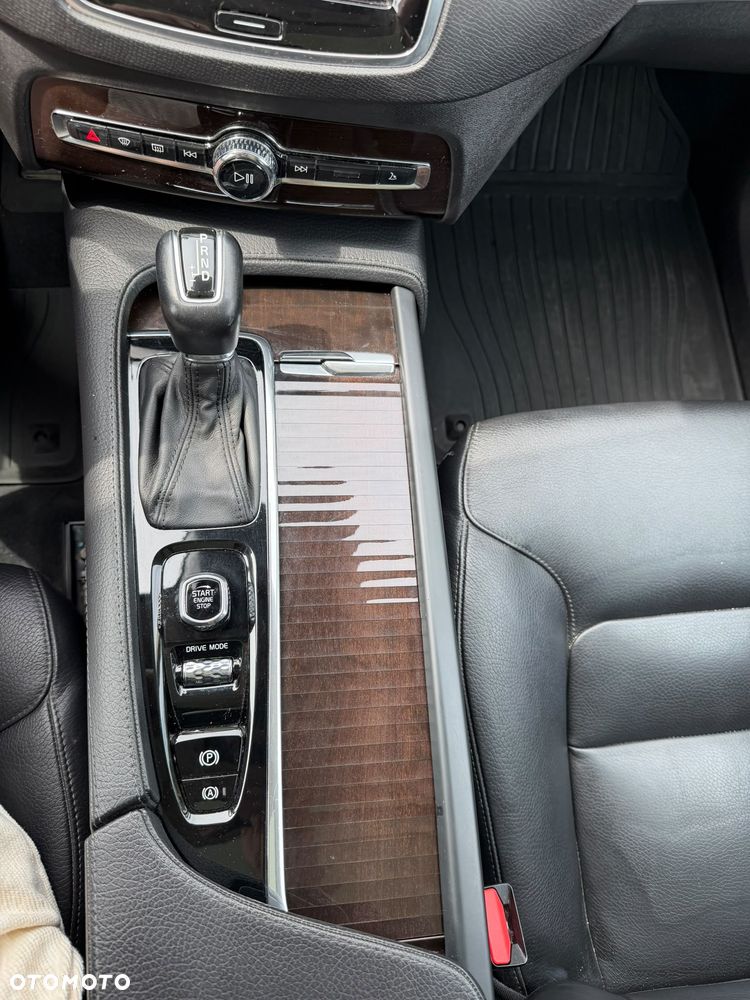 Volvo XC 90 T6 AWD Geartronic Momentum - 27