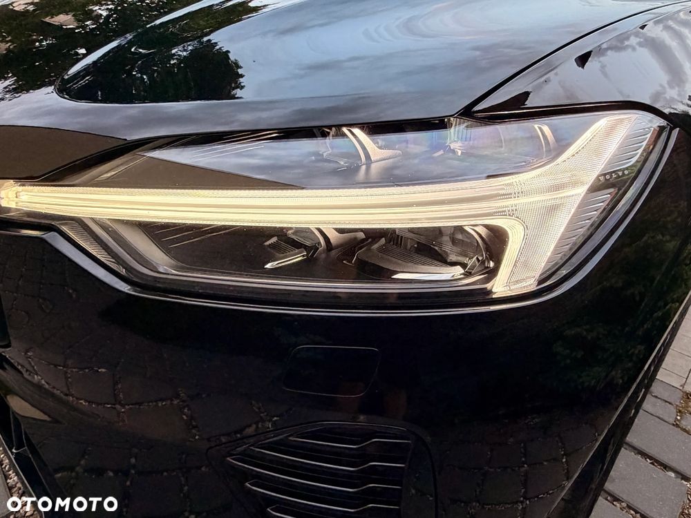 Volvo XC 60 B4 D AWD Plus Dark - 35