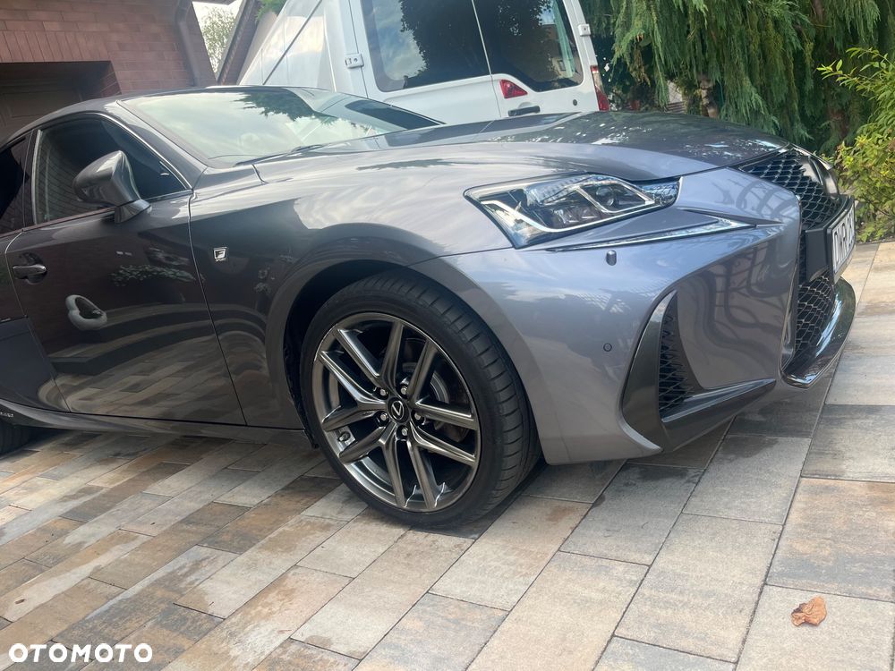 Lexus IS 300h F Sport - 3