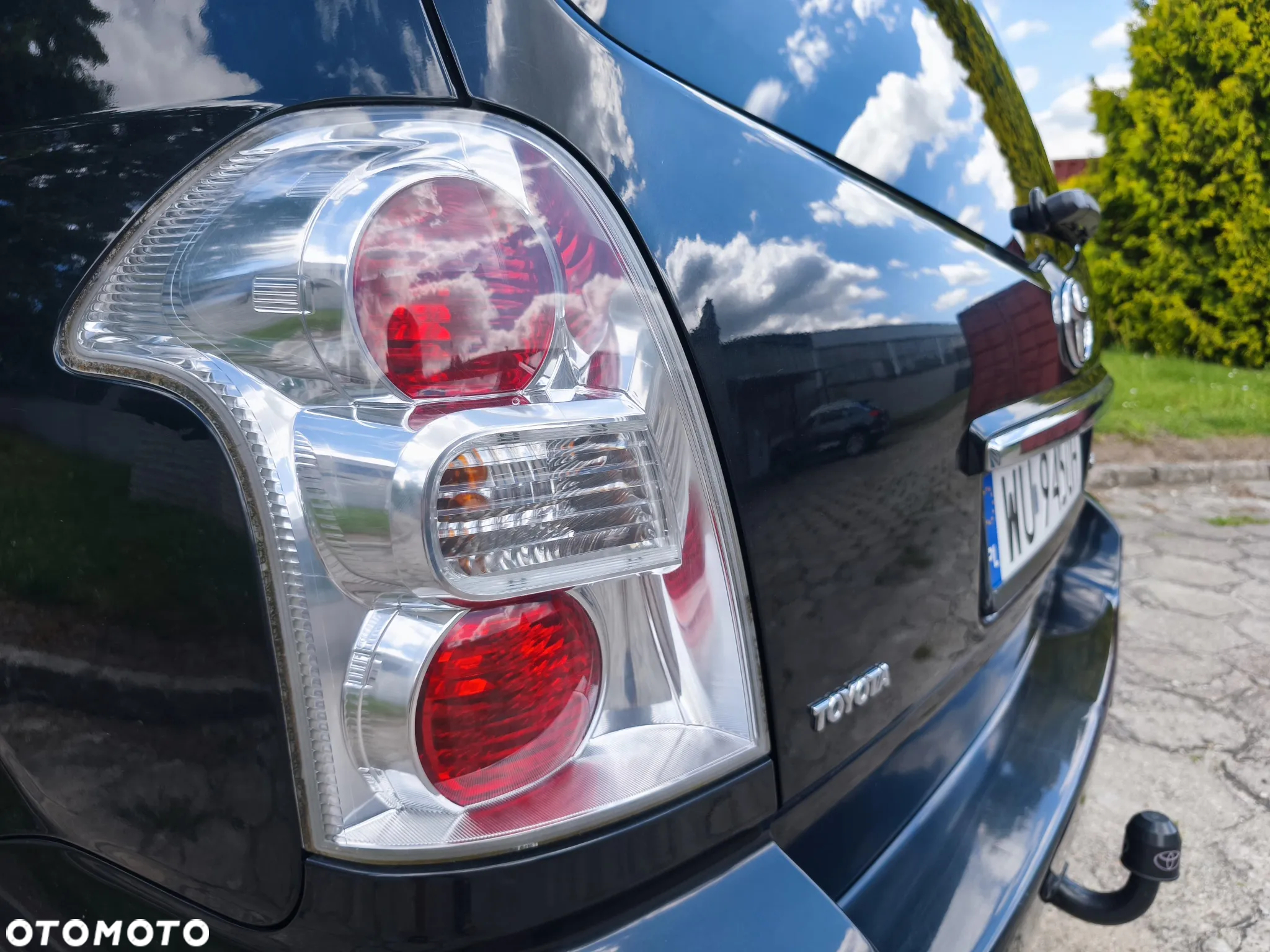Toyota Corolla Verso 1.8 Premium + - 6