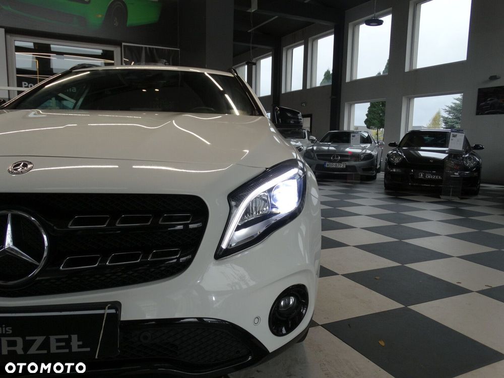 Mercedes-Benz GLA - 33