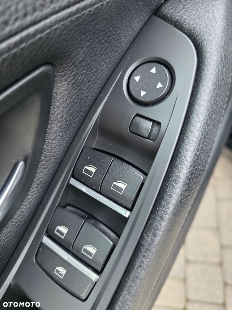 BMW Seria 5 520d - 24