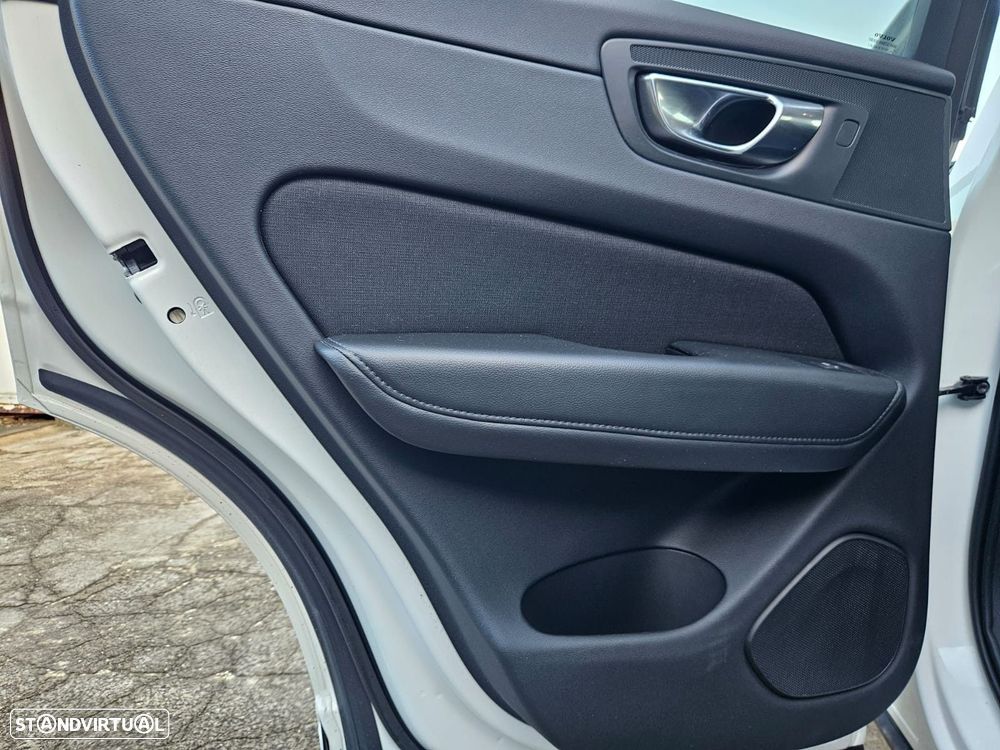 Volvo XC 60 2.0 D4 Momentum - 38