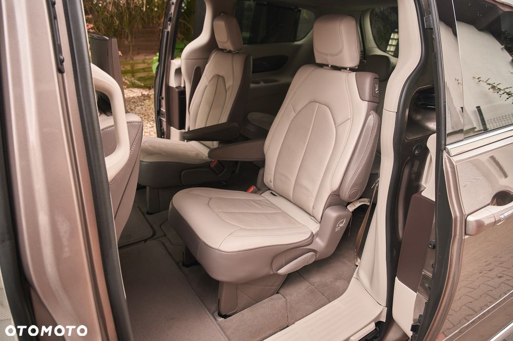 Chrysler Pacifica - 29