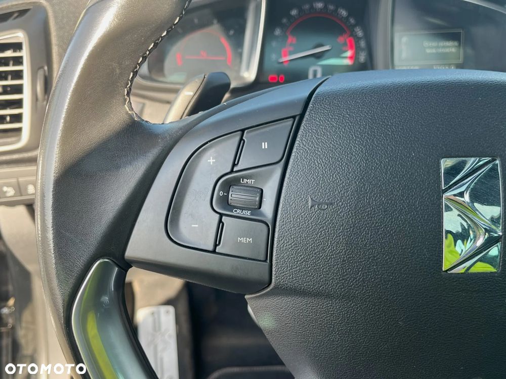 Citroën DS5 e-HDi 110 EGS6 Chic - 13