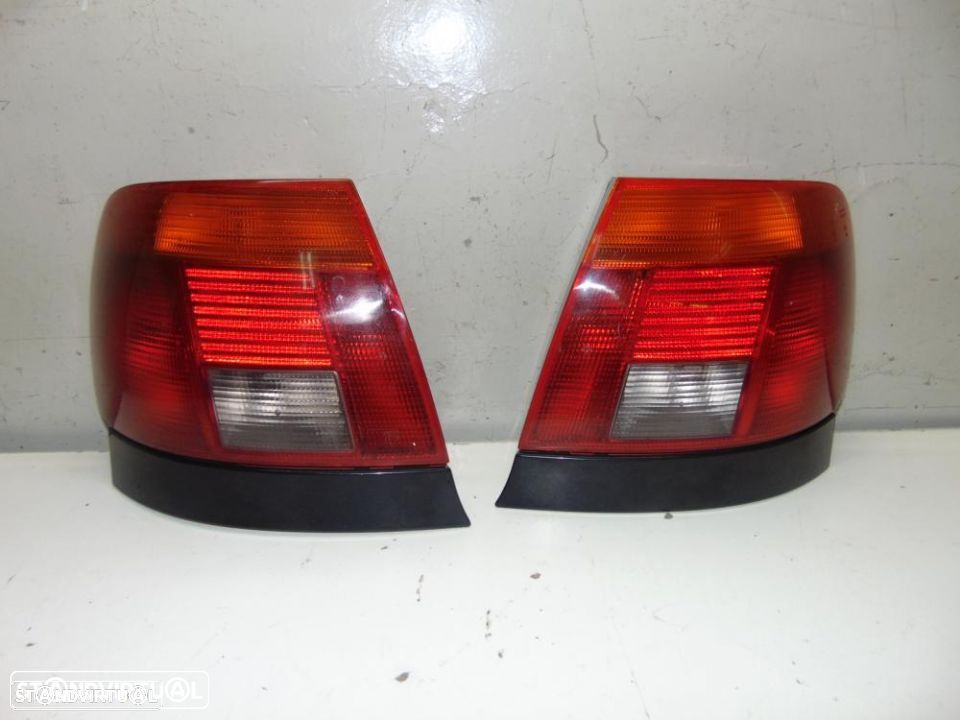 Audi A4 farolins de trás - 1