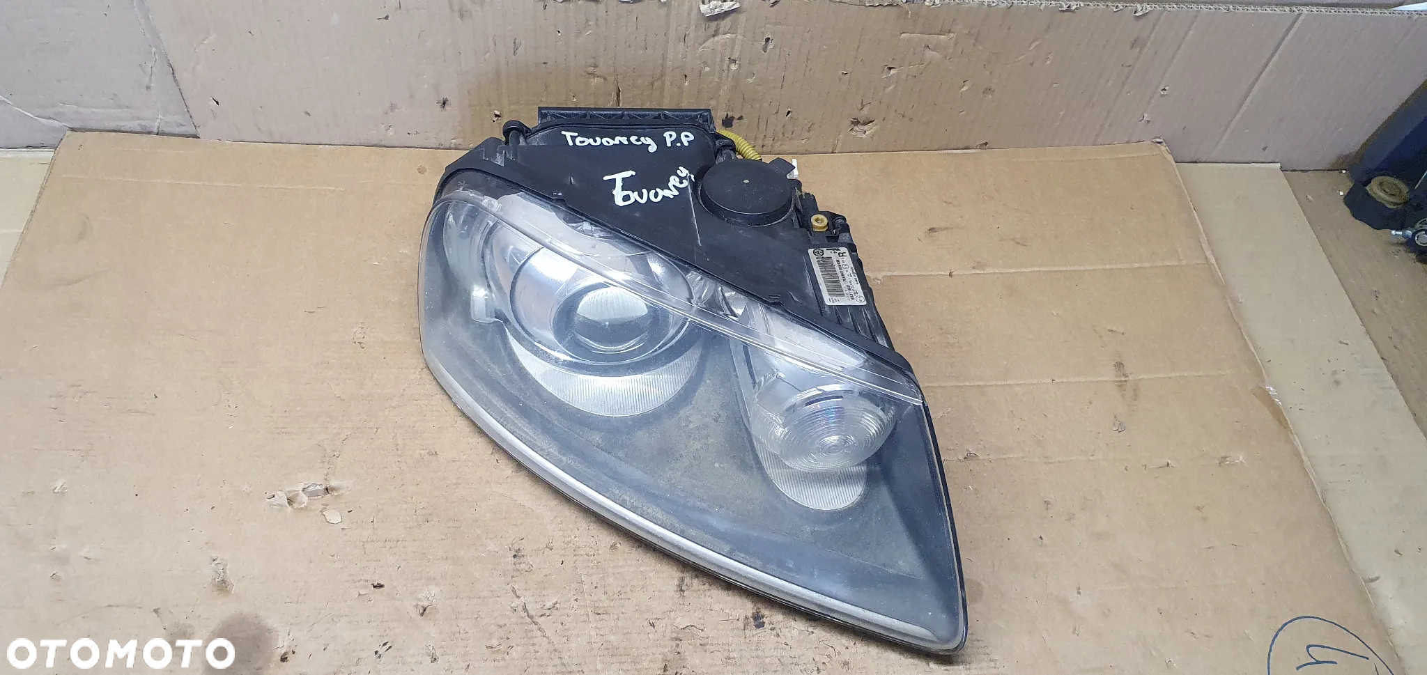 Lampa prawy przód przednia prawa XENON VW Touareg 7L6941016CM - 2