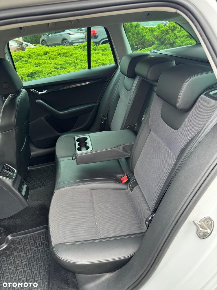 Skoda Octavia 2.0 TDI SCR Style DSG - 24