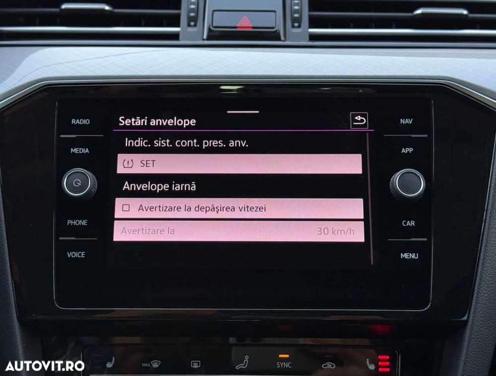Volkswagen Passat - 36