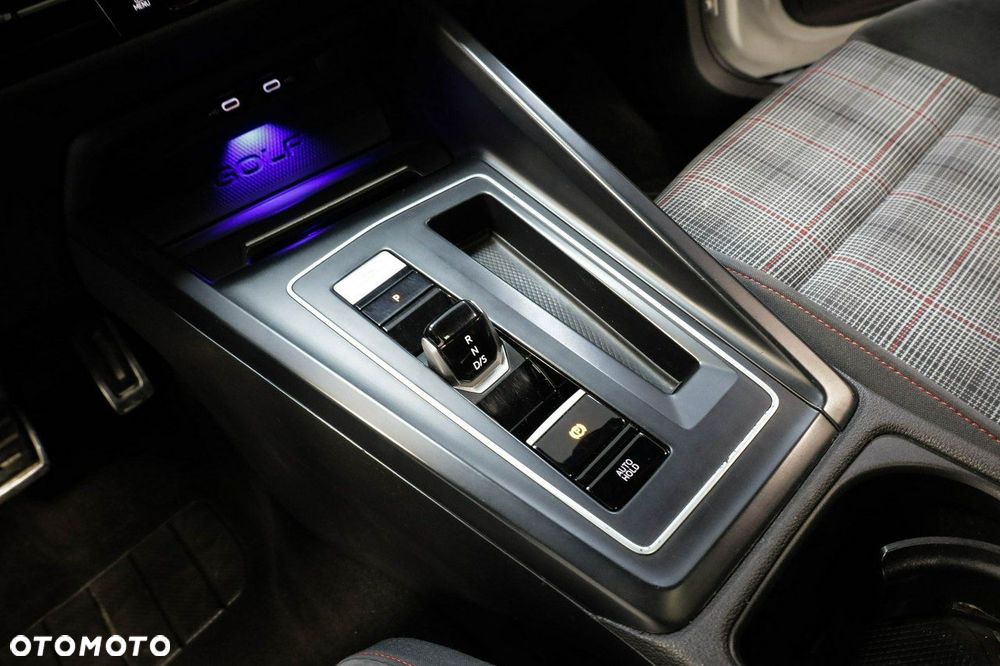 Volkswagen Golf - 24