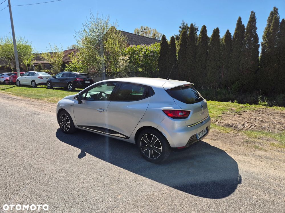 Renault Clio 1.2 16V 75 LIMITED - 12