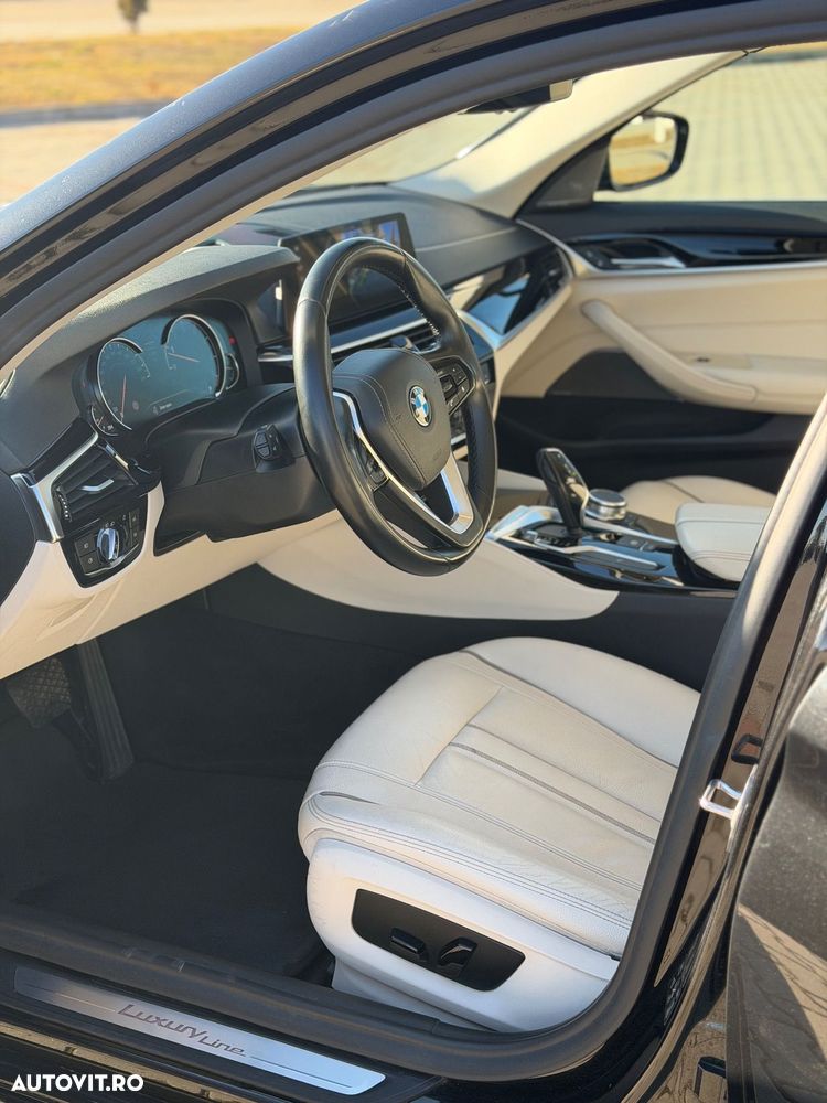 BMW Seria 5 530i xDrive AT - 11