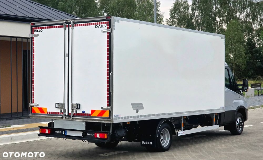 Iveco ❗️❗️DAILY 3.0 180KM 50C18 ❗️❗️ZABUDOWA IGLOOCAR 10 PALET / MROŹNIA -32 +32 / AGREGAT THERMOKING V300 MAX / AUTOMAT HI-MATIC / LAKIER METALIC / NAWIGACJA / TEMPOMAT ADAPTACYJNY / PODUSZKI PNEUMATYCZNE / GRUBA ŚCIANKA / WERSJA WZMOCNIONA / SALON POLSKA / FULL LED / MAKSYMALNA DOSTĘPNA OPCJA WYPOSAŻENIA❗❗ STAN - JAK NOWY ❗️ - 17