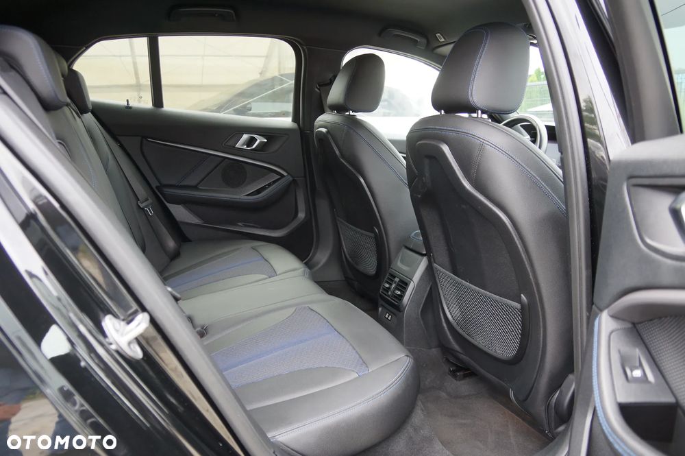 BMW Seria 1 120d xDrive M Sport Shadow - 32