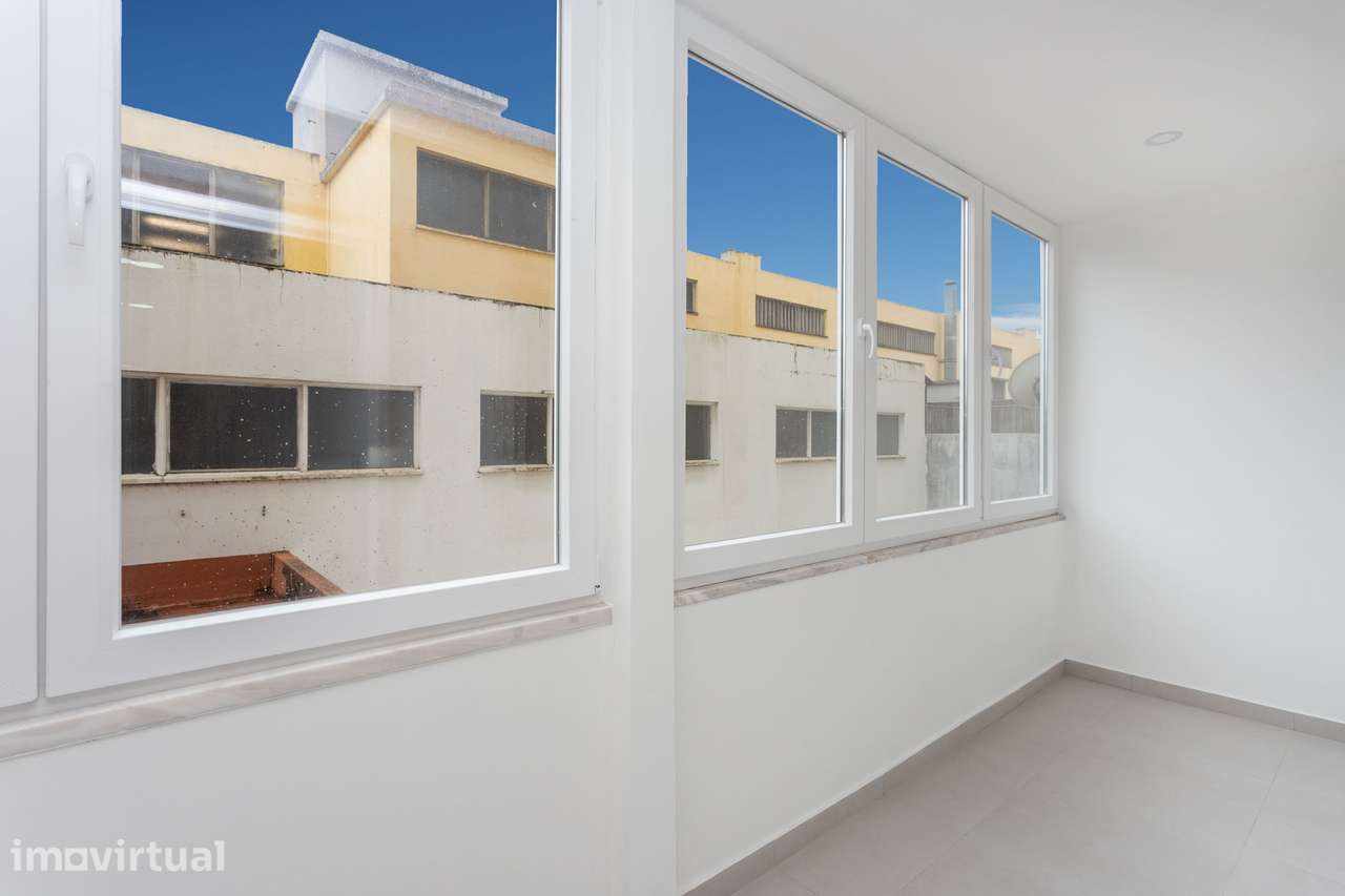Arrendamento de apartamento T4 na Avenida Pereira Gomes Benfica - Grande imagem: 5/22