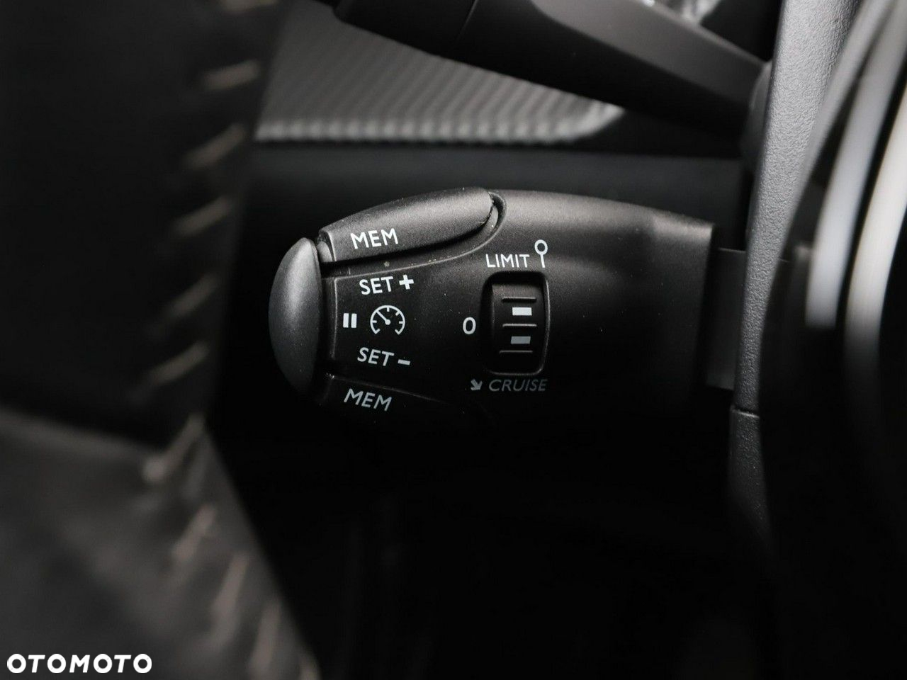 Peugeot 2008 PureTech 100 Allure - 28