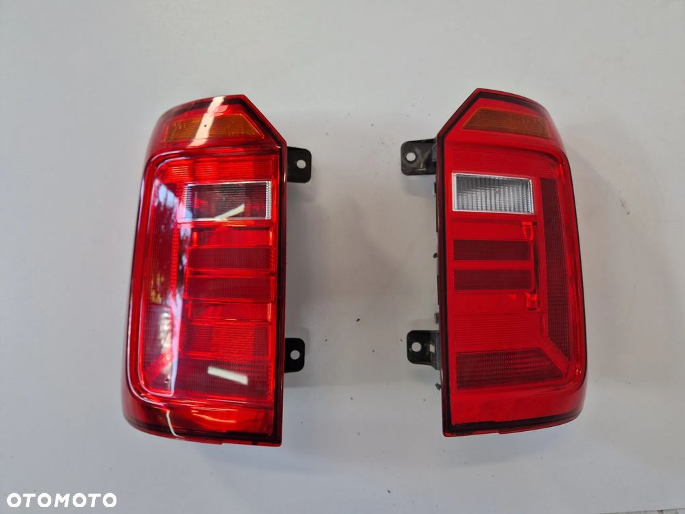 VW Caddy IV 2K5 18r Lampa tylna lewa oryginalna 2K1945095N - 1