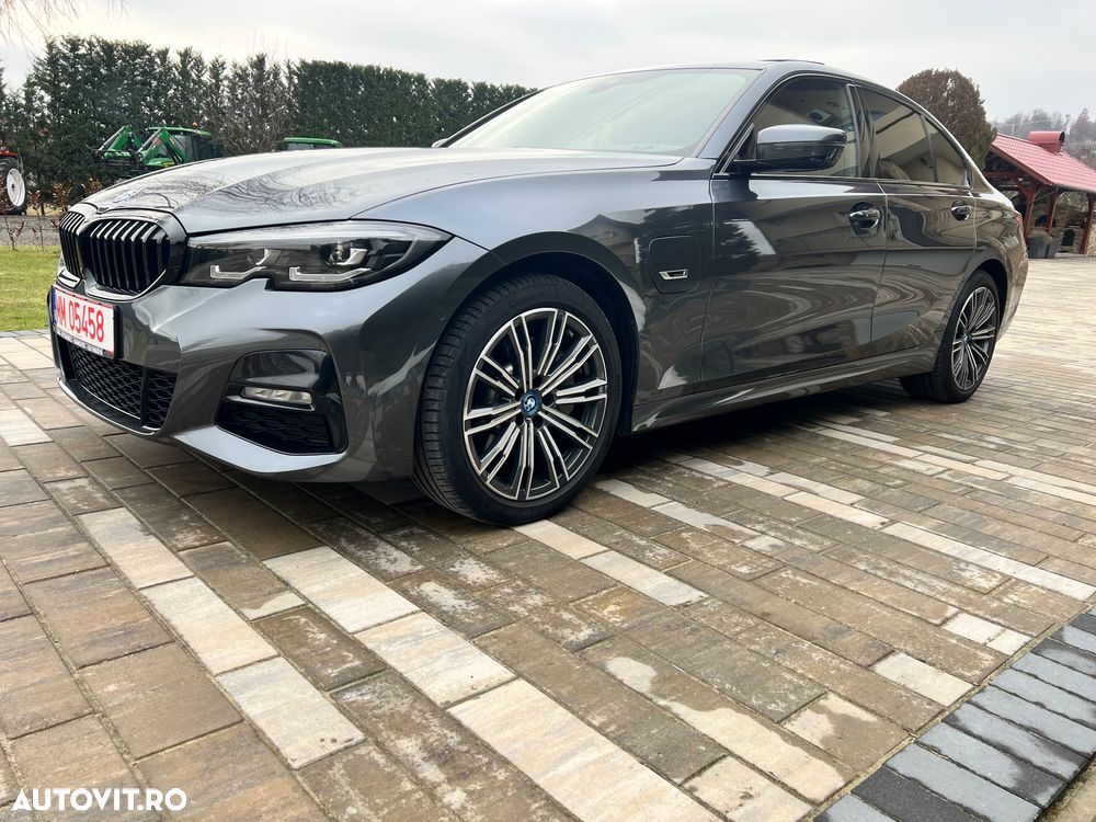 BMW Seria 3 330e xDrive Aut. M Sport - 9