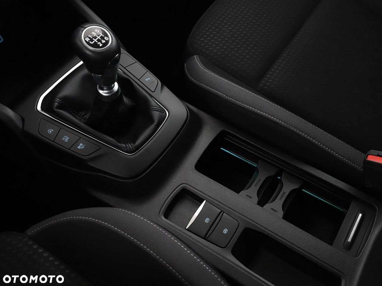 Ford Focus Turnier 1.5 EcoBlue Start-Stopp-System COOL&CONNECT DESIGN - 28