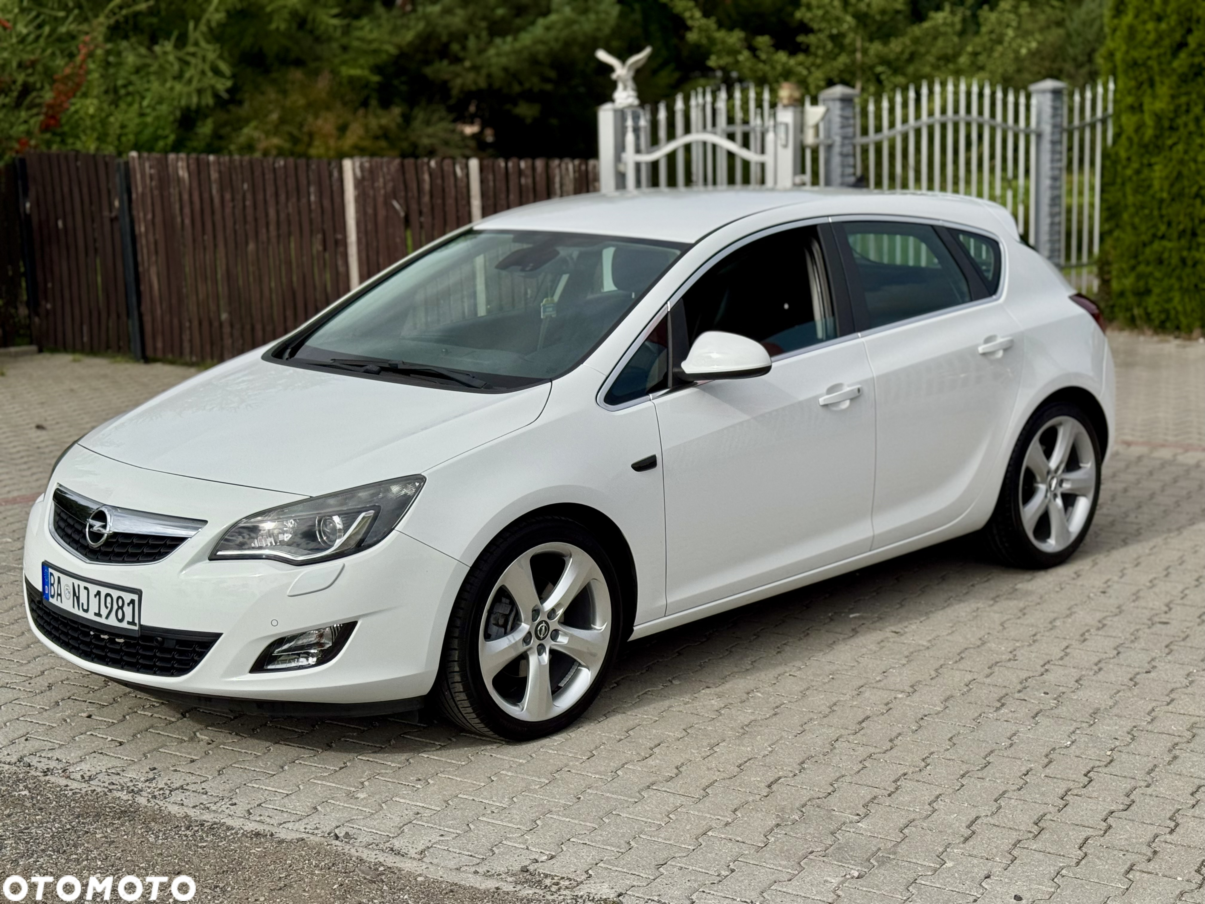 Opel Astra 1.6 Turbo Cosmo - 2