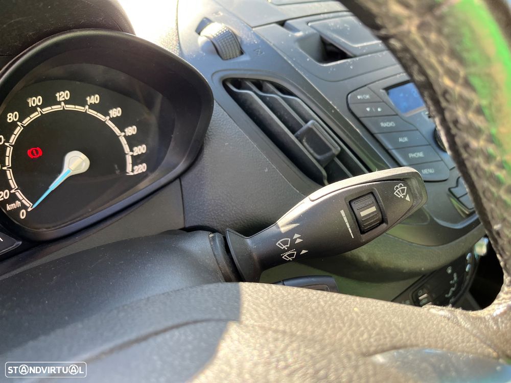 Ford Transit Courier - 26