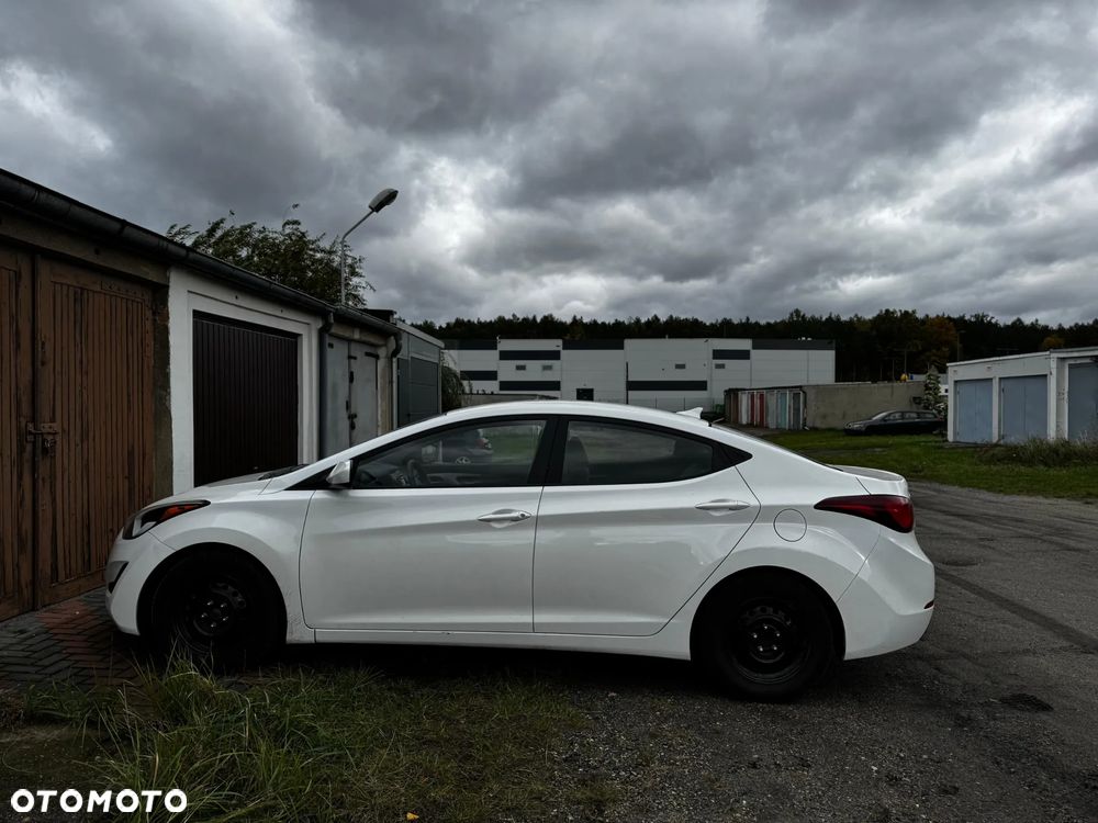 Hyundai Elantra - 3