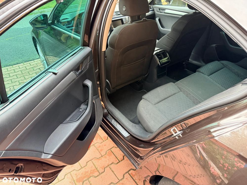 Skoda Superb 2.0 TDI Active DSG - 2