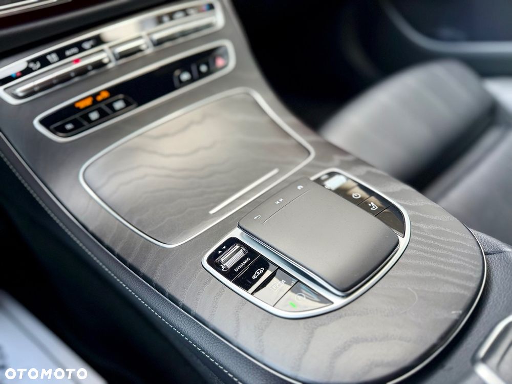 Mercedes-Benz Klasa E 220 d 4Matic 9G-TRONIC Exclusive - 28