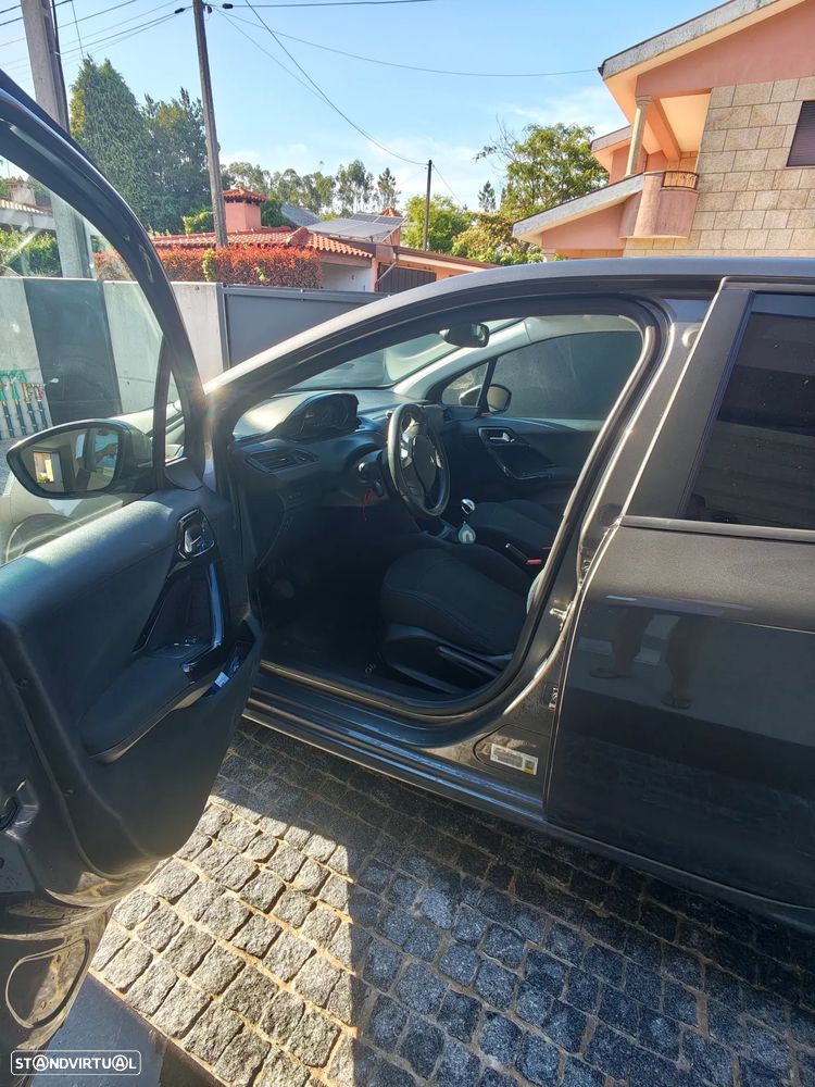 Peugeot 208 1.5 BlueHDi Signature - 12