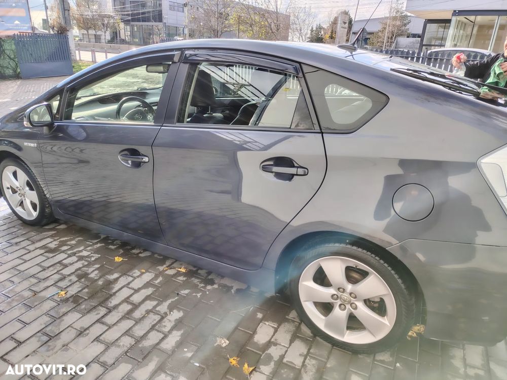 Toyota Prius Sol - 26