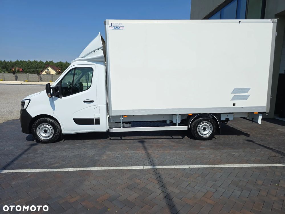 Renault MASTER KONTENER 8 PALET Dłu-4,31cm  Sze-2,11cm  Wys-2,26cm WZMOCNIONE TYLNE ZAWIESZENIE SILNIK 2.3 164KM 144 Tyś Km SERWIS DO OSTATNIEGO Km SALON POLSKA BOGATA OPCJA WYPOSAŻENIA LEDY HALOGENY TEMPOMAT FOTEL KIEROWCY PNEŁMATYCZNY KLIMATYZACJA NOWE OPONY MICHELIN - 12