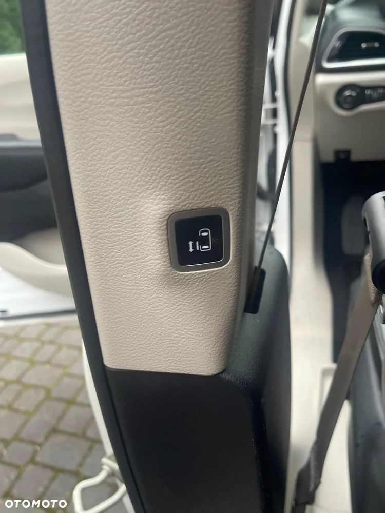 Chrysler Pacifica - 16