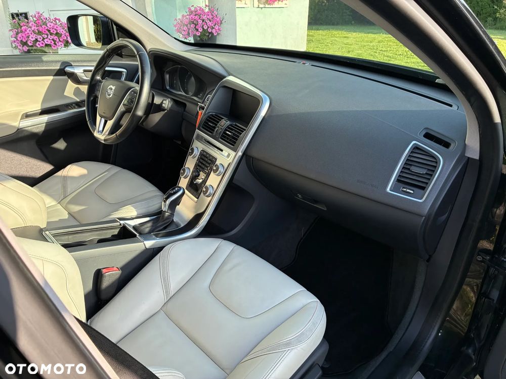 Volvo XC 60 D4 AWD Ocean Race - 17