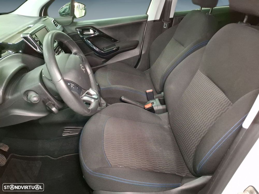 Peugeot 208 1.2 PureTech Signature - 11